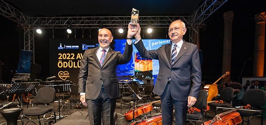 baskan-soyer-odulu-45-milyon-izmirli-adina-aliyorum.jpg