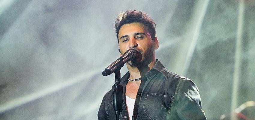 emre-kayadan-bu-kez-alaturka-performansi.jpg