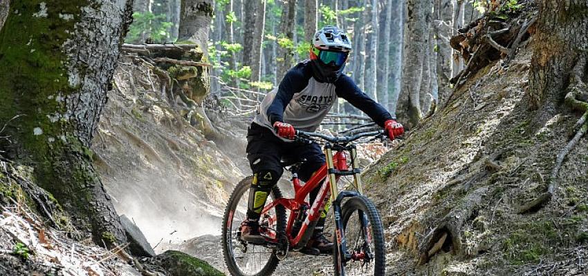 golcuk-2-ekim-pazar-gunu-buyuk-heyecana-sahne-olacak-downhill-cupa-ev-sahipligi-yapacak.jpg