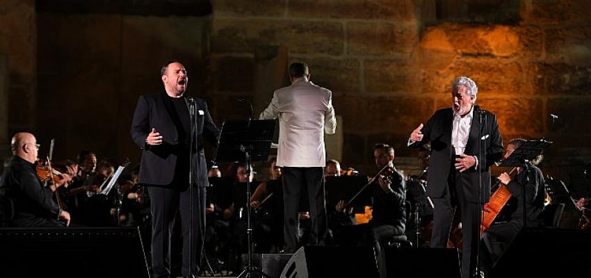 limak-filarmoni-orkestrasi-unlu-tenorlerle-ayni-sahneyi-paylasti.jpg