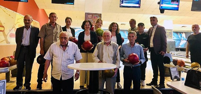asirlik-cinarlar-bowlingle-eglendi.jpg