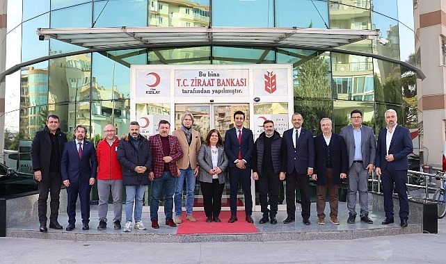 kizilay-izmir-subelerinden-kan-bagisi-seferberligi-egeliler-kan-vermeye.jpg