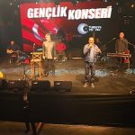 baskan-altay-ugur-isilak-konserinde-konyalilarin-coskusuna-ortak-oldu.jpg