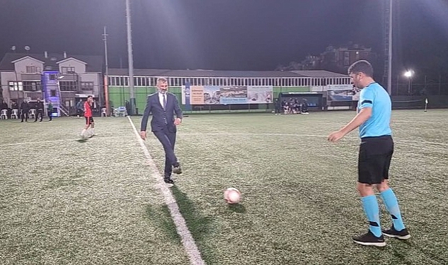 golcuk-belediyesinin-futbol-tutkunlarini-bir-araya-getirdigi-centilmenlik-anlayisiyla-maclarin-gerceklesecegi-22-geleneksel-futbol-turnuvasi-basladi.jpg