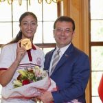 ekrem-imamoglu-sampiyonlari-agirladi.jpg