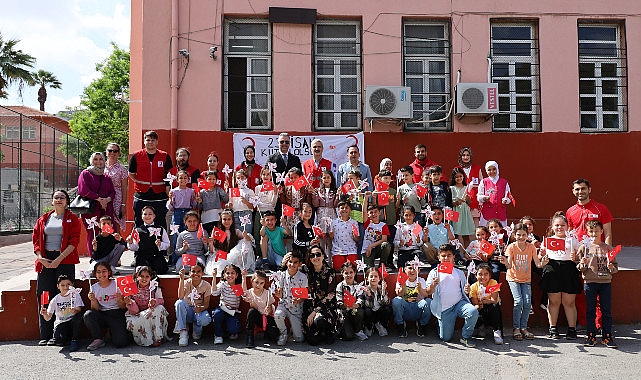 turk-kizilay-23-nisan-ulusal-egemenlik-ve-cocuk-bayraminda-dezavantajli-bolgede-egitim-goren-cocuklar-icin-cesitli-etkinlikler-duzenledi.jpg