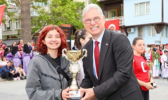 19-mayis-ataturku-anma-genclik-ve-spor-bayrami-mudanyada-coskuyla-kutlandi-mudanya-meydanlarini-bayram-sevinci-sardi.jpg