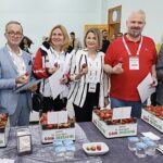 menemende-bu-yil-14-kez-gerceklestirilen-emiralem-cilek-festivali-yuz-binlerce-ziyaretcinin-bulusma-noktasi-oldu.jpg