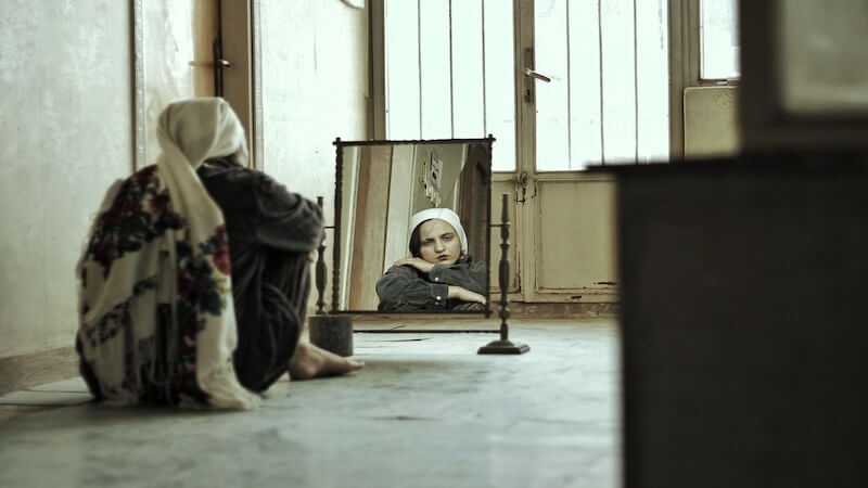 Aynada Görmek İstediğimiz: Gerçekten Kimiz?